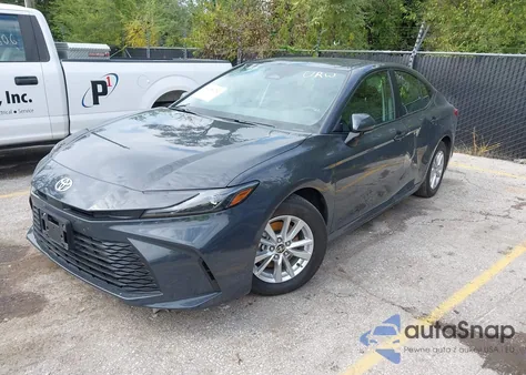 2025 Toyota Camry Le из США, поврежденный, VIN 4T1DAACK2SU114641